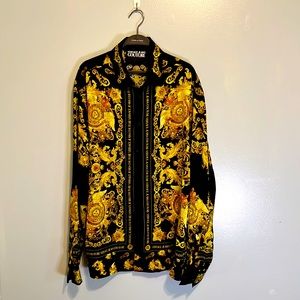 Mens Versace 100% silk made in Italy long sleeve shirt in excellent condition